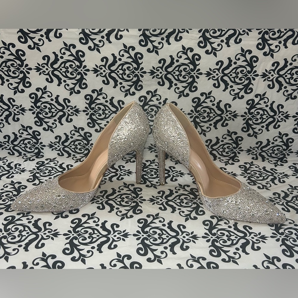 NWOT Silver Crystal Embellished Pumps - Picture 4 of 12